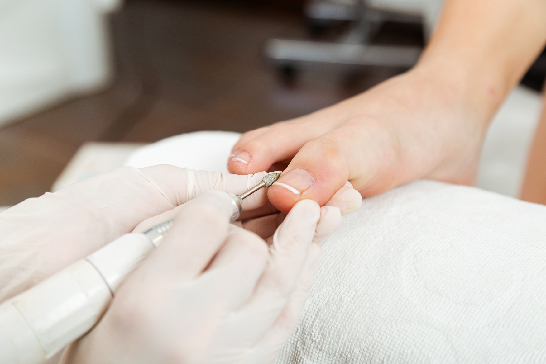 Nika Poland – Profesjonalne produkty do stylizacji paznokci i pedicure - Pięta Achillesa? Nie tutaj! Zacznij lato z pedicurem, który uratuje stopy przed wakacyjnym wstydem